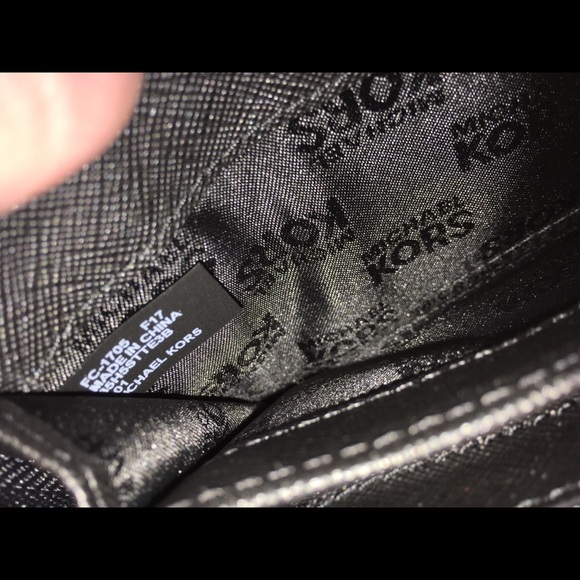 Michael Kors Wallet - Picture 7 of 8